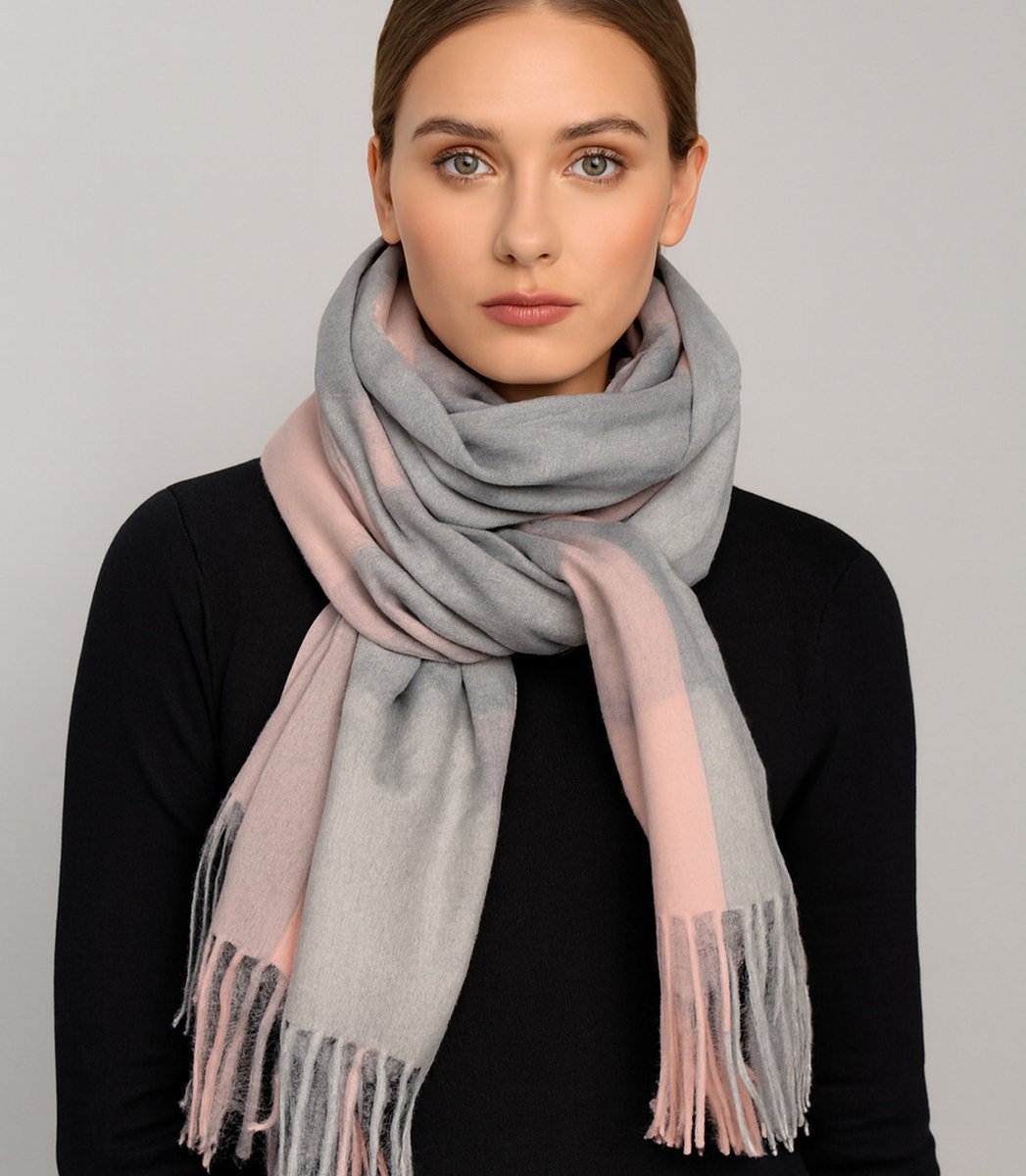 Szal damski z frędzlami w kratę 190x80