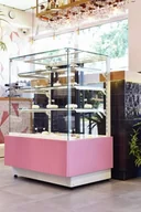 Szafy i witryny chłodnicze - Witryna cukiernicza chłodnicza Dolce Visione Premium 1300 BIANCO 1300x670x1300 mm Resto Quality - miniaturka - grafika 1