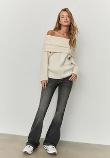 Stradivarius Asymetryczny sweter dzianinowy z odkrytymi ramionami Ecru M - Swetry damskie Stradivarius Asymetryczny sweter dzianinowy z odkrytymi ramionami Ecru M - Swetry damskie - miniaturka - grafika 1