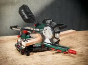 Piły elektryczne - PARKSIDE Pilarka ukosowa z posuwem PZKS 2000 B2 - miniaturka - grafika 1