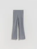 Spodnie i spodenki dla dziewczynek - Reserved - Prążkowane legginsy flared - jasnoszary - miniaturka - grafika 1