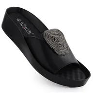 Klapki i japonki damskie - Skórzane klapki damskie na koturnie z cyrkoniami czarne S.Barski KV51-028 - miniaturka - grafika 1