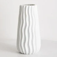 Wazony i flakony - 25 cm biały ceramiczny wazon, elegancki wazon z żebrowanym wzorem, prosty, nowoczesny styl, idealny do świeżych i suszonych kwiatów, dekoracja stołu - miniaturka - grafika 1
