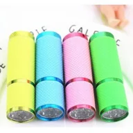 Latarki - Ta miniaturowa latarka fluorescencyjna LED jest idealna dla dzieci, na kemping, do czytania, na spacery, na piesze wędrówki, do pracy i na inne okazj - miniaturka - grafika 1