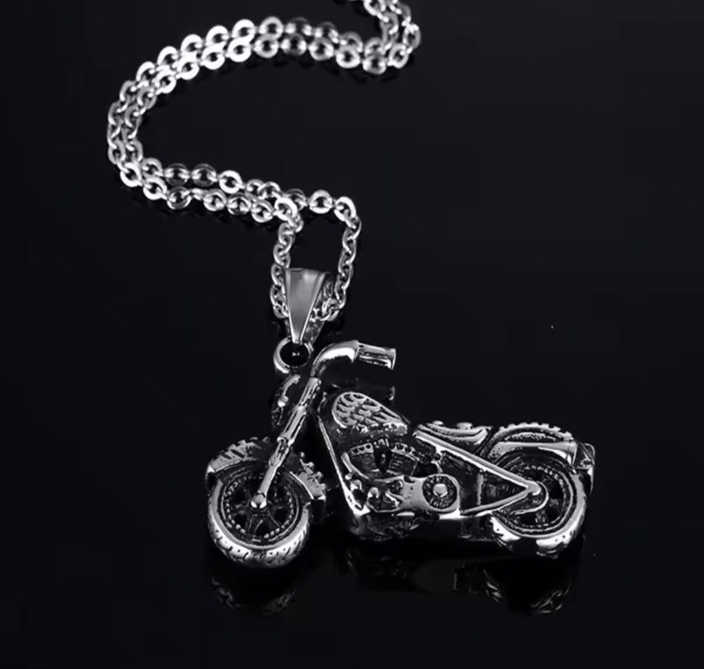 Elegancki Naszyjnik Łańcuszek z Motorem Harley Davidson Motor Srebrny Y2K