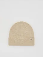 Czapki damskie - Reserved - Czapka z naszywką - beżowy - miniaturka - grafika 1