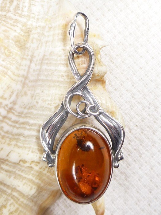 Wisiorek srebrny z bursztynem 6130-20