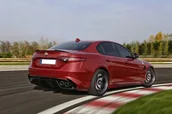 Czasopisma - Jazda Alfa Romeo Giulia Quadrifolgio – Tor kartingowy Poznań - miniaturka - grafika 1