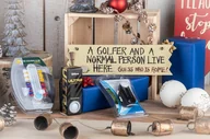 Zestawy upominkowe - Zestaw prezentowy dla golfisty - 3pack piłeczek golfowych Wilson Ultra Distance, Tee Bar, 4in1 Tool, drewniana tabliczka golfowa - miniaturka - grafika 1