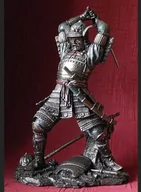 Figurki dekoracyjne - FIGURKA PARASTONE Samuraj w zbroi - atakujący - Styl Veronese - miniaturka - grafika 1