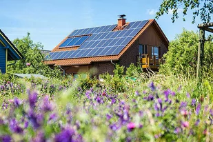 Kompletny zestaw elektrowni słonecznej 2kW+4x550W z sys montażowym na dachówkę ceramiczną lub betonową - Zestawy solarne - miniaturka - grafika 1