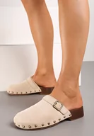 Klapki i japonki damskie - Beżowe Klapki Chodaki na Płaskiej Podeszwie Ozdobione Nitami i Klamrą Aletta - miniaturka - grafika 1