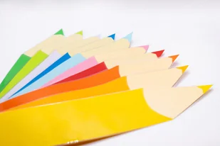 Kredki - dekoracje z papieru - Szkolne artykuły papiernicze - miniaturka - grafika 1