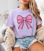 Koszulki i topy damskie - Fiołkowa koszulka damska z nadrukiem różowej kokardy - miniaturka - grafika 1