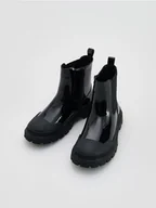 Buty dla dziewczynek - Reserved - Botki z imitacji skóry lakierowanej - czarny - miniaturka - grafika 1