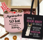 Gadżety dla niej i dla niego - Zestaw prezentowy na 50 urodziny - kubek na 50 z imieniem oraz torba (1) - miniaturka - grafika 1