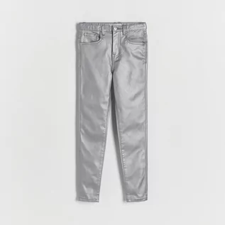 Spodnie i spodenki dla dziewczynek - Reserved - Błyszczące jeansy slim high waist - Srebrny - grafika 1