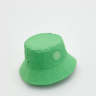 Czapki dla dzieci - Reserved - Bucket hat z naszywką - Zielony - grafika 1