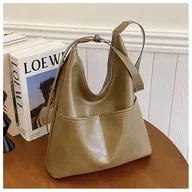 Torebki damskie - Skórzana torba na ramię z kieszeniami - Beżowy - miniaturka - grafika 1