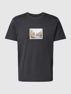 Koszulki męskie - T-shirt z czystej bawełny z nadrukiem z motywem model ‘ALOHA’ - grafika 1