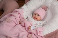 Czapki dla dzieci - Dziewczęca czapka na zimę LAILANA z pomponem jasny róż - miniaturka - grafika 1