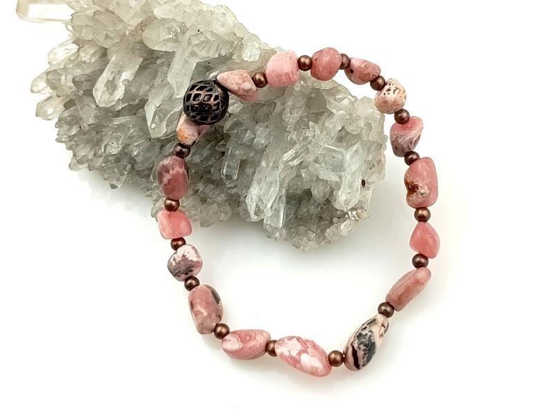 Kamyki rodochrozytu - bransoletka na podwójnej gumce, mosiądz, obwód 15 cm, waga 8.8 grama, rękodzieło