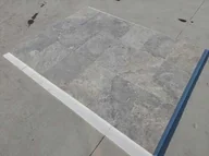 Kostki brukowe i krawężniki - Trawertyn Silver Grey 3cm antykowany 40,6x61x3 taras ogród basen - miniaturka - grafika 1