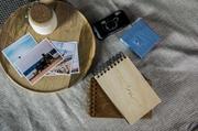 Albumy fotograficzne - Zestaw prezentowy - 2 x album na zdjęcia wklejane drewniany spiralowany mini + aparat jednorazowy FujiFilm + naklejki Henzo + markery - miniaturka - grafika 1