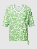 Koszulki i topy damskie - T-shirt z dekoltem w serek - miniaturka - grafika 1