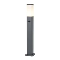 Lampy ogrodowe - QAZQA Lampa zewnętrzna ciemnoszara ze szkłem opalowym 80 cm IP44 z gniazdem i czujnikiem ruchu - Malios - miniaturka - grafika 1