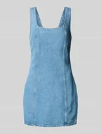 Sukienki - Sukienka jeansowa z okrągłym dekoltem - miniaturka - grafika 1