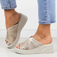 Klapki i japonki damskie - Złote ażurowe skórzane klapki damskie S.Barski 275 - S.BARSKI - miniaturka - grafika 1