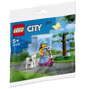 Klocki - LEGO City Wybieg dla psów i hulajnoga 30639 - miniaturka - grafika 1