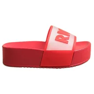 Klapki i japonki damskie - Small Swan Klapki Na Platformie Rich czerwone - miniaturka - grafika 1