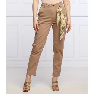 Spodnie damskie - GUESS Spodnie cygaretki CANDIS | Slim Fit - grafika 1