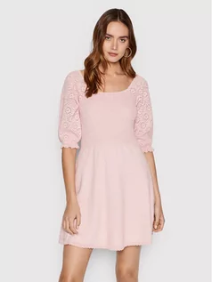 Sukienki - Only Sukienka dzianinowa Priscilla 15255613 Różowy Regular Fit - grafika 1