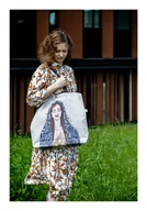 Torby i wózki na zakupy - TORBA maxi /szara SZOPERKA XL, autorski print z MURALEM Oblicze Piękna + żółte róże (100% sztywna BAWEŁNA) - miniaturka - grafika 1