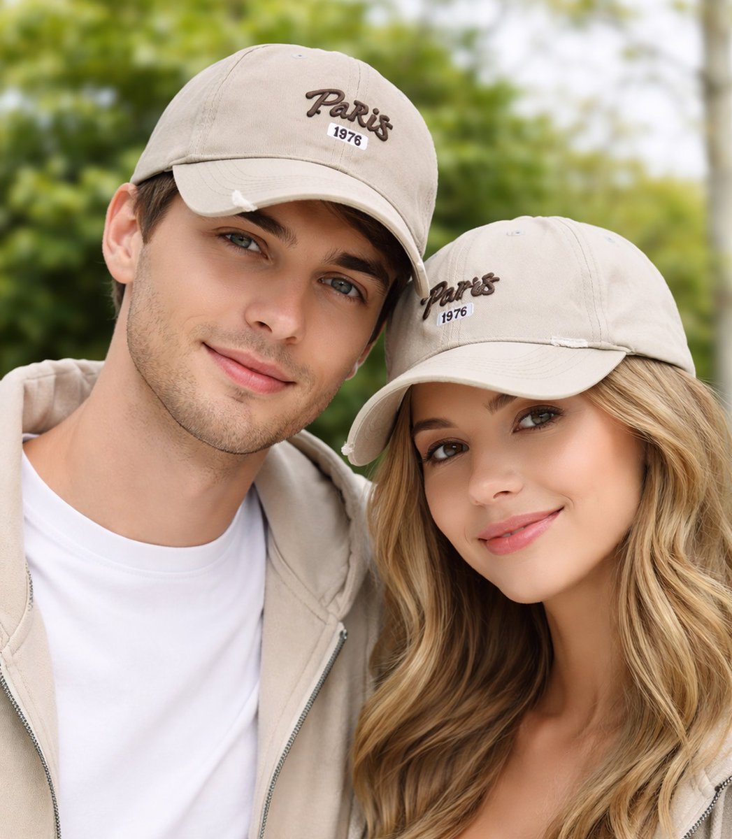Czapka z daszkiem z ozdobną naszywką PARIS UNISEX