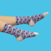 Skarpetki damskie - Skarpetki w kwiaty wzór haftowany - niebieskie - miniaturka - grafika 1