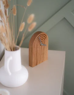 Zegar drewniany stojący ze srebrnymi wskazówkami - Zegary - miniaturka - grafika 1