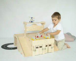 Drewniany Garaż - Zabawki kreatywne - miniaturka - grafika 1