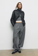 Spodnie damskie - Stradivarius Spodnie dresowe bufiaste w paski Ciemnoszary XL - miniaturka - grafika 1