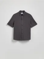Koszule męskie - Reserved - Koszula regular z krótkim rękawem - ciemnoszary - miniaturka - grafika 1