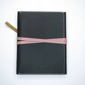 Notesy i bloczki - Okładka skórzana na notes A5 czarna elegancka na prezent OLIVKA - miniaturka - grafika 1