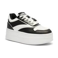 Moda i Uroda OUTLET - Karl Lagerfeld Skórzane sneakersy KOBO III - miniaturka - grafika 1