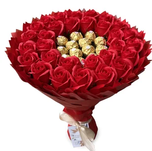 Prezent na 30 Urodziny, Imeniny, Ślub, Rocznicę Ślubu. Słodki bukiet Ferrero Rocher i róże. - Zestawy upominkowe - miniaturka - grafika 1