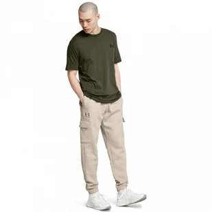 Męskie spodnie dresowe Under Armour UA Icon Fleece Cargo Pant - beżowe - UNDER ARMOUR - Spodnie sportowe męskie - miniaturka - grafika 1