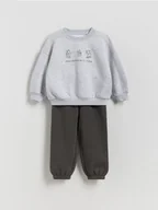 Bluzy i sweterki niemowlęce - Reserved - Bawełniany komplet - ciemnobrązowy - miniaturka - grafika 1