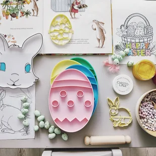 Wielkanocna wysypywanka sensoryczna Pisanka - Mały naukowiec - miniaturka - grafika 1