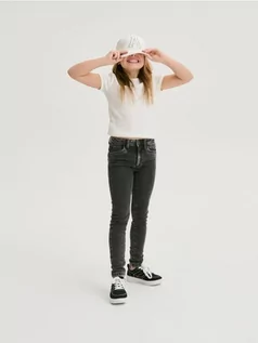 Spodnie i spodenki dla dziewczynek - Reserved - Jeansy skinny high waist z efektem sprania - szary - grafika 1